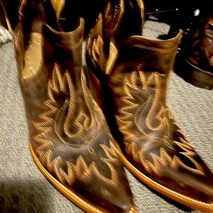 Ariat booties pointed toe.  Hand stitched and perfect condition.  Size 11.